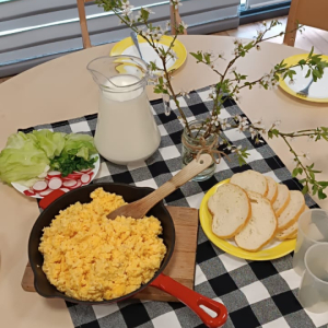 Wiejskie śniadanie u starszaków