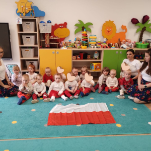 "Kto ty jesteś, Polak mały"-grupa maluchów